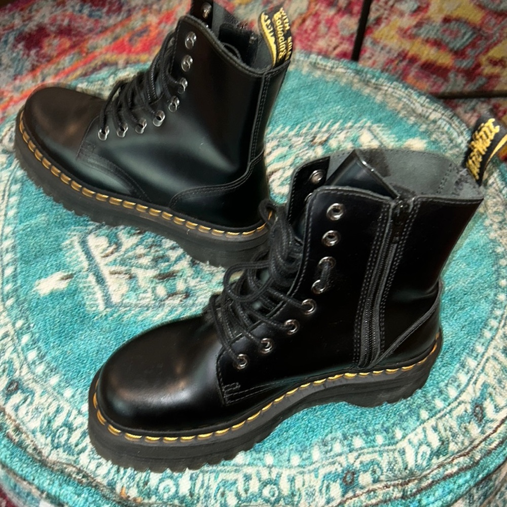 Dr. Martens Black Leather Women's Boots Jaden size 7 great condition - Picture 2 of 5